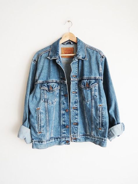 Spring Denim Jacket, Levi Denim Jacket, Denim Shorts Outfit, Looks Jeans, Clothes Spring, Spring Denim, Jean Jacket Outfits, Levis Denim Jacket, Shorts Style