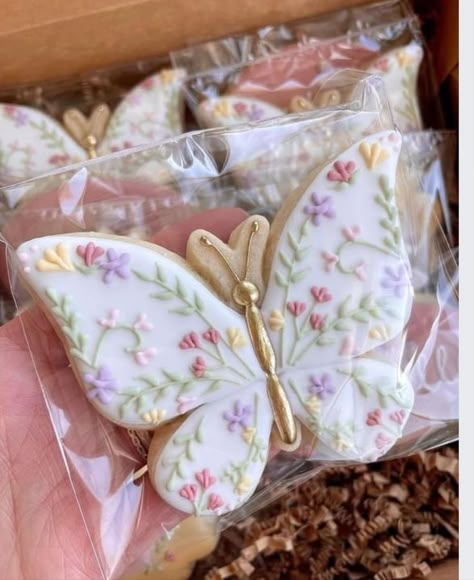 Cookies Decoration, Butterfly Cookies, Fairy Garden Birthday Party, Royal Iced Cookies, Quinceanera Decorations, Garden Party Birthday, Sugar Cookie Designs, Butterfly Baby Shower, Bloom Baby