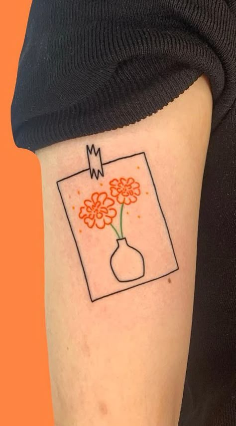 Easy Marigold Drawing, Marigold Tattoo Color, Dainty Marigold Tattoo, Nahuatl Tattoo, Orange Ink Tattoo, Folklorico Tattoo, Simple Marigold Tattoo, Marigolds Tattoo, Calendula Tattoo