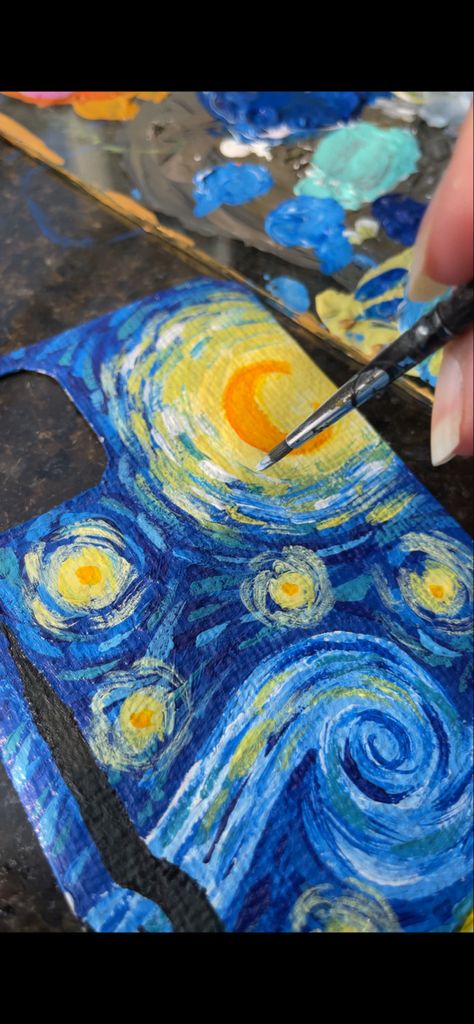 Phone Case Ideas Diy Paint, Painted Iphone Cases Diy, Diy Starry Night, Phone Case Painting Ideas, Starry Night Phone Case, Iphone Case Handmade, Night Accessories, Phone Case Diy Paint, Diy Gadgets