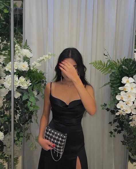 Hot Dress Outfits, Corset Fashion Outfits, Friend Poses Photography, Stylish Photo Pose, Casual Day Outfits, Photography Poses Women, Foto Ideas Instagram, Instagram Photo Inspiration, Feminine Aesthetic