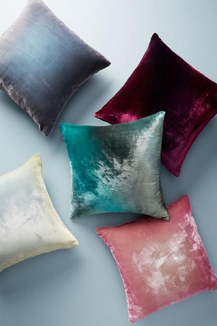 Modern Trends, Decorating with Opulent Velvet Furnishings Ombre Velvet, Smart Tiles, Silk Velvet Fabric, Carpet Styles, Velvet Pillow, Modern Trend, Diy Pillows, Velvet Cushions, Velvet Pillows