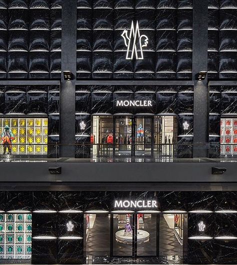 Furniture Retail Design, Black Leather Furniture, Moncler Store, Marina Bay Sands Singapore, Dolce And Gabbana Perfume, Sands Singapore, Beauty Station, Retail Store Design, Flagship Store