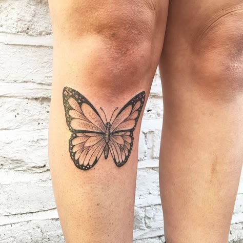 Butterfly Under Knee Tattoo, Butterfly Above Knee Tattoo, Butterfly Knee Tattoo, Tattoo Butterflies, Butterfly Leg Tattoos, Tattoo Borboleta, A Butterfly Tattoo, Butterfly Legs, Butterfly With Flowers Tattoo