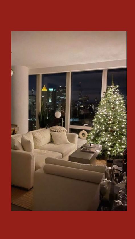 Christmas City Apartment, Nyc Apartment Christmas Decor, Nyc Christmas Apartment, Christmas Nyc Apartment, Plant Houses, New York Living Room, New York Living, Living Room New York, Lighting Living Room