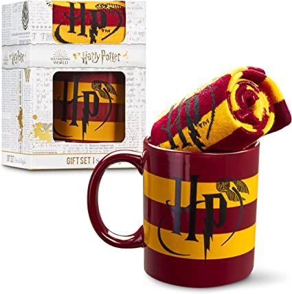 Harry Potter Mug and Socks Gift Set Harry Potter Gift Basket, Bday Basket, Harry Potter Cups, Harry Potter Christmas Gifts, Harry Potter Mug, Harry Potter Socks, Harry Potter Gift, Harry Potter Logo, Harry Potter Merch