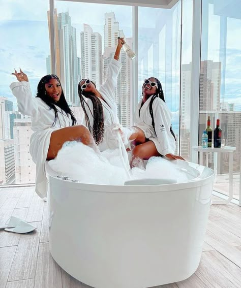 Black Girls Luxury Lifestyle, Vision Board Pics, Vision Board Photos, Vision Board Pictures, Girls Vacation, Rich Girl Lifestyle, Vacation Mood, Luxury Girl, Vision Board Inspiration