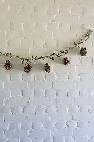 Olive Branch Garland, Simple Holiday Decor, Pinecone Garland, Christmas Decorations Apartment, Diy Christmas Garland, Diy Garland, Noel Christmas, Olive Branch, Scandinavian Christmas