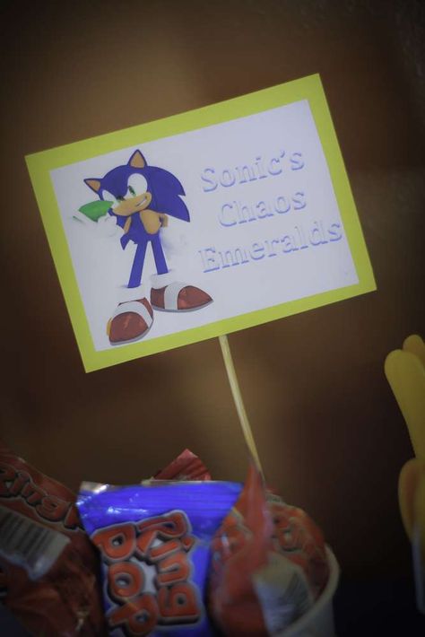 Sonic The Hedgehog Birthday Party Food, Sonic Centerpieces, Hedgehog Birthday Party Ideas, Sonic The Hedgehog Birthday Party, Hedgehog Party, Ring Pops, Sonic Birthday Parties, Chaos Emeralds, Sonic Party