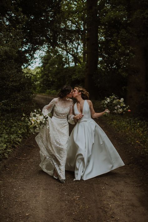 Woman And Woman Wedding, Two Brides Wedding Ideas, Two Brides Photoshoot, Cottage Core Lesbian Wedding, Aesthetic Lesbian Wedding, Two Women Wedding, Queer Wedding Photos, Wlw Elopement, Wlw Marriage