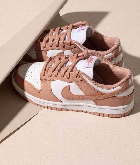 Nike Dunk Low Rose Whisper, Dunk Low Rose, Trendy Shoes Sneakers, Nike Shoes Girls, Jordan Shoes Girls, Preppy Shoes, All Nike Shoes, Nike Air Shoes, Cute Nike Shoes