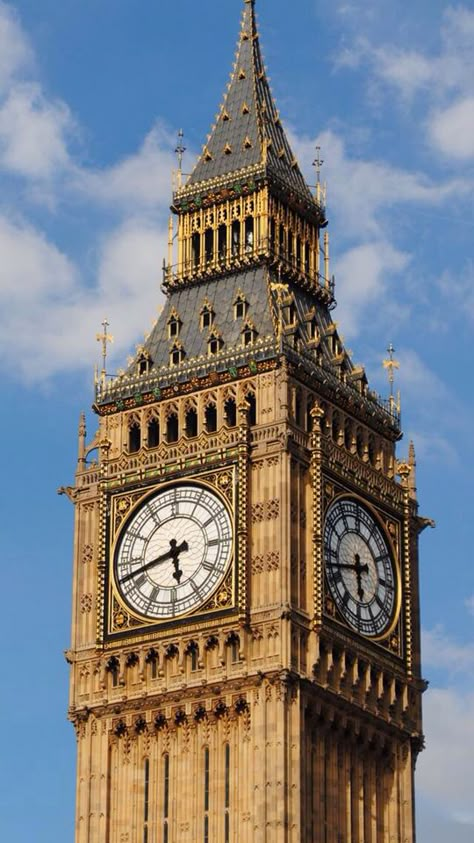 The Big Ban Big Ban, Wrought Iron Front Door, London Tower, London Dreams, Perspective Drawing Architecture, Cathedral Architecture, Big Ben London, London Aesthetic, London Architecture