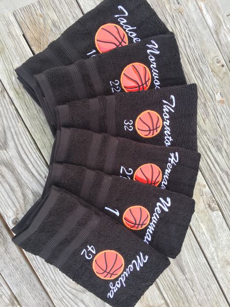 Basketball Kit Ideas, Netball Team Gift Ideas, Team Gifts Basketball, Basketball Team Mom Ideas, Basketball Team Christmas Gifts, Basketball Team Gifts End Of Season, Basketball Tournament Ideas Team Gifts, Basketball Team Dinner Ideas, Basketball Banquet Gifts