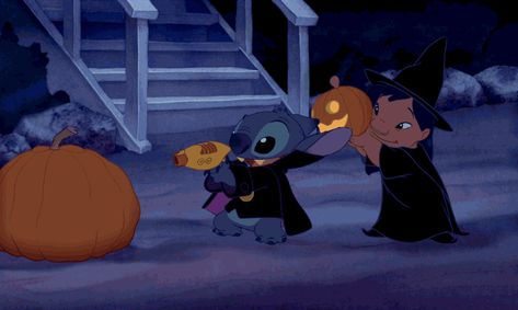 Halloween Tumblr, Halloween Gif, Disney Gif, Disney Music, Halloween Banner, Pinturas Disney, Halloween Cartoons, Cartoon Gifs, Disney Lilo