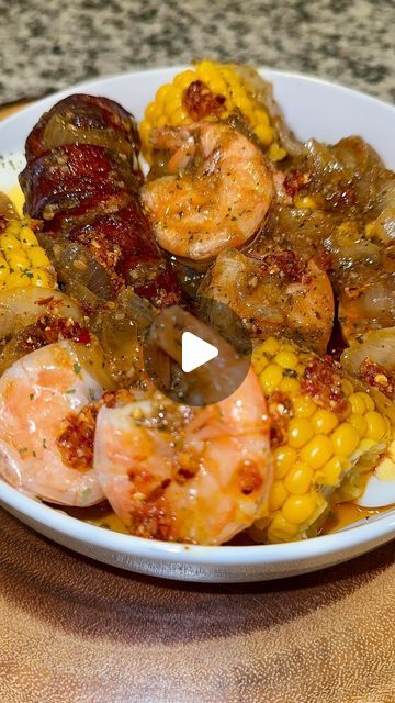 Kourtney Raby on Instagram: "I could eat this once a week and be happy forever! I eat this with any type of seafood, vegetables or ramen noodles.   Seasonings used: Smoked paprika, Old bay, Tony’s creole seasoning, garlic and onion powder, sazon packet, red pepper flakes, light brown sugar, and parsley flakes   #seafood #ramen #foodie #food #hungry #cooking #explore #fyp" 1400 Calorie Meal Plan, Seafood Ramen, Seafood Boil Party, Crab Mac And Cheese, Sliced Onion, Cajun Seafood, Seafood Boil Recipes, Pepper Seasoning, Seafood Sauce