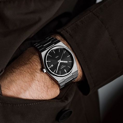 If you're a man looking for the perfect watch, we have 10 great options about best mens Tissot watches to choose from for your wardrobe. Tissot Mens Watch, Ap Royal Oak, Tissot Watches, Amazing Watches, Titanium Bracelet, Simple Fits, Vintage Rolex, Stylish Watches, Classic Watches