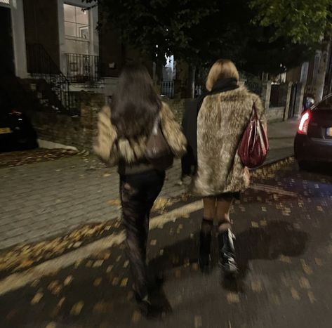 Matching Outfits Best Friend Winter, Emo Best Friends, Winter Grunge Aesthetic, Punk Friends, Name Necklaces, Fashion Friends, Oui Oui, Grunge Style, City Girl