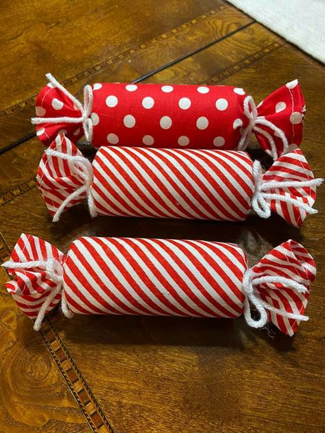 Candy Decorations Diy, Gingerbread Christmas Decor, Christmas Homemade, Christmas Homescreen, Peppermint Christmas, Christmas Themes Decorations, Home Aesthetic, Aesthetic Christmas, Homescreen Ideas