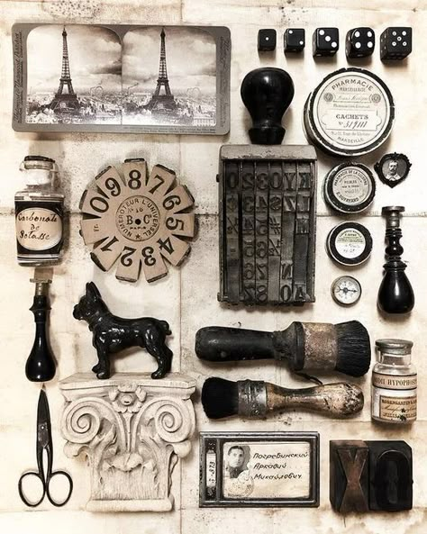 Assemblage Photography, Small Bookshelf Ideas, Instagram Colour Palette, Vintage Flatlay, Vintage Flea Market, Collections Of Objects, Collections Photography, Flat Lay Photography, Vintage Objects