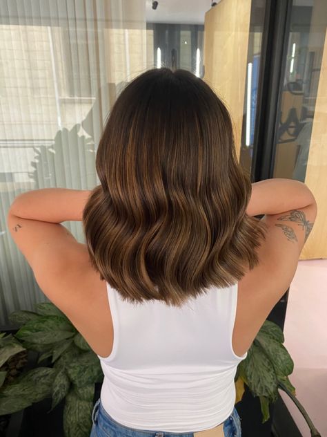 Chopped Brunette Hair, Level 3 Brown Hair Balayage, Short Hairstyle Balayage Brown, Brunette Balayage Subtle, French Balayage Short Hair, Short Hair Subtle Balayage, Brown Highlights On Brown Hair Short, Hair Color For Short Hair Morena, Short Hair Inspiration Oval Face