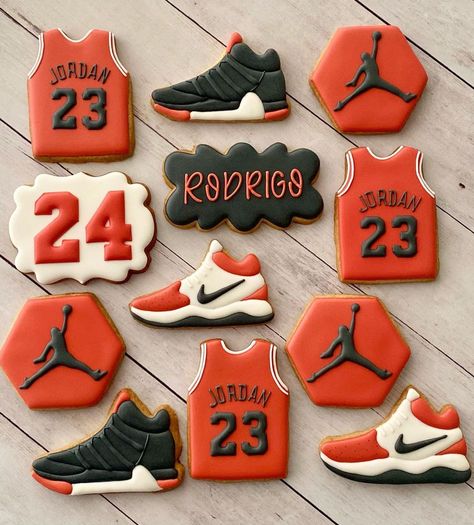 Jordan Year Birthday 23 Ideas For Him, Nba Cookies, Basketball Birthday Cookies, Nba Themed Birthday Party, Jordan Cookies, Basketball Food, Sweet 16 For Boys, 23 Bday, Simpsons Cake