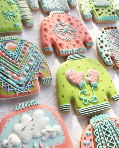 KARYN -SWEET ‘n’ PRETTY on Instagram: “A very loyal and very lovely customer of mine who has become a dear friend, always gets me to create ‘ugly sweater’ cookies for their Xmas…” Xmas Tables, Christmas Themed Cookies, Ugly Sweater Cookies, Cookie Clothes, Sweater Cookies, Ugly Sweater Cookie, Xmas In July, Xmas Cookie, Christmas Pottery