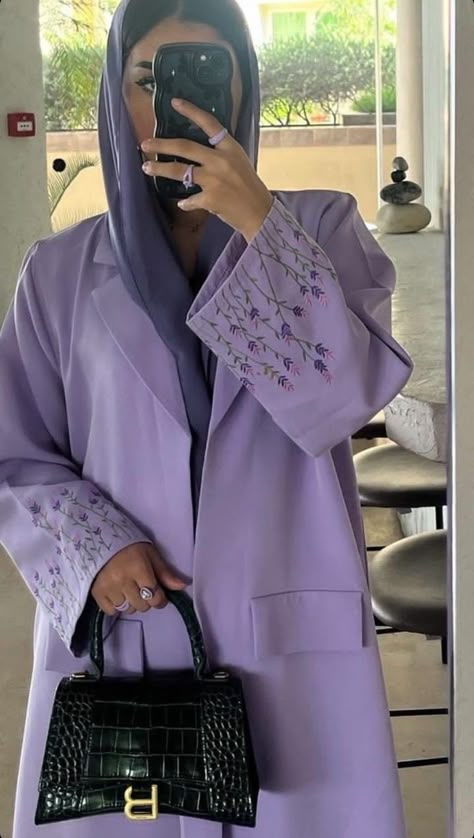 Abaya Embroidery Design Simple, Traditional Abaya With Intricate Embroidery, Arab Fashion Modern, Traditional Purple Abaya For Eid, Purple Abaya Aesthetic, Purple Abaya, Luxury Purple Women's Abaya, Embroidery Abaya, Abaya Collection