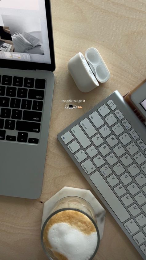 How To Clean Laptop, Clean Laptop Screen, Clean Laptop, Fact Of Life, Uni Life, University Life, Laptop Screen, Study Motivation Inspiration, Best Laptops