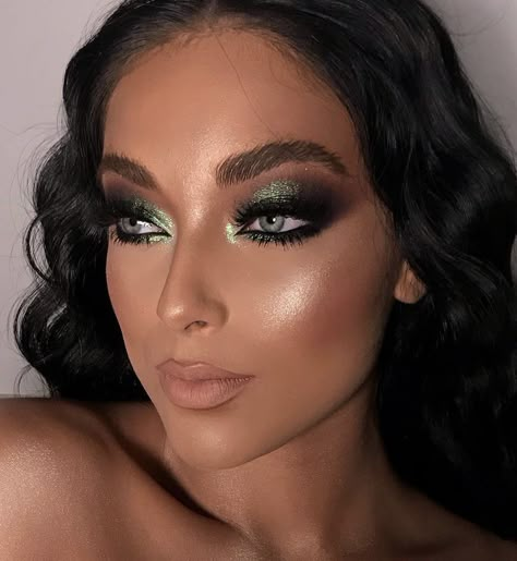 Dark Green Eye Makeup Looks, Makeup Green Dress Eye, Smokey Eye With Green, Dark Green Shimmer Eyeshadow, Green Full Glam Makeup, Green Smoky Eyes Makeup, Green Sparkly Makeup, Prom Makeup Green Eyeshadow, Green Glitter Eyeshadow