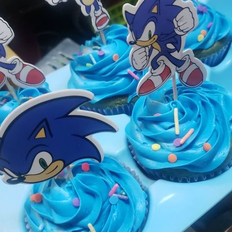 Blue cupcakes..Blue frosting and sonic cupcake toppers Sonic Cupcakes Ideas, Sonic Hedgehog Cupcakes, Cupcakes Sonic Birthday, Sonic Cupcakes For Boys, Sonic Birthday Cupcakes, Cupcake Sonic, Sonic The Hedgehog Cupcakes, Sonic Cupcake Toppers, Sonic Cupcakes