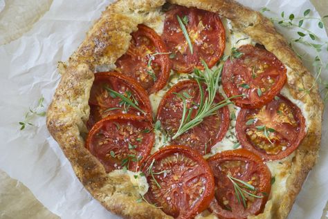 Tomato Galette with Herbs and Fresh Mozzarella | Relishing It Heirloom Tomato Tart, Tomato Galette, Galette Recipe, Savory Cheese, Buffalo Mozzarella, Tomato Tart, Tomato Pie, Heirloom Tomatoes, Milk Recipes