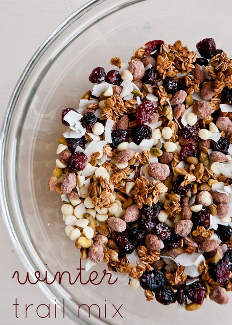 Cafe Johnsonia: Winter Trail Mix Healthy Trail Mix Recipes, Trail Mix Snack, Healthy Trail Mix, Winter Snack, Trail Mix Recipes, Homemade Trail Mix, Snack Mixes, Snack Craving, Snack Mix Recipes