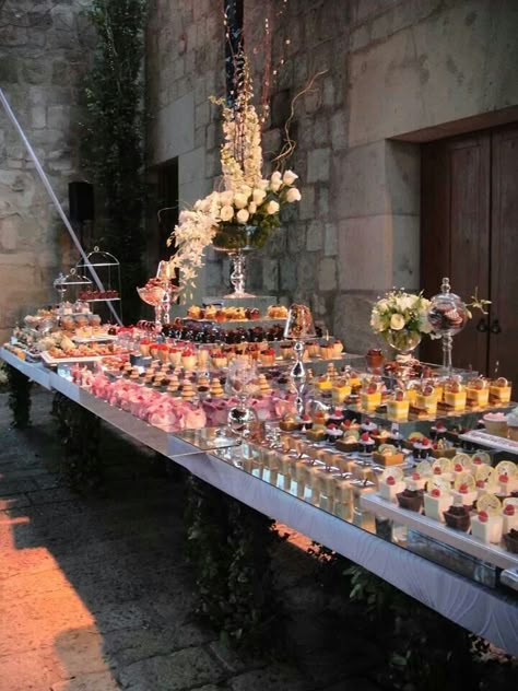 Food Wedding Aesthetic, Wedding Food Ideas Aesthetic, Event Buffet Decor, Luxury Buffet Food, Vertical Flower Garden, Quince Food, Beautiful Flower Garden, Wedding Food Stations, Dream Wedding Reception