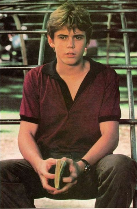 Tommy Howell The Outsiders Ponyboy, Tommy Howell, C Thomas Howell, 80s Guys, Pony Boy, 80’s Men, Thomas Howell, The Outsiders Cast, 80s Actors