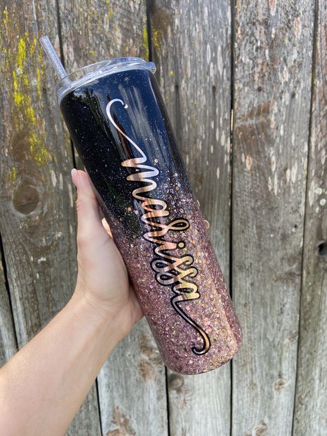 Pink And Black Tumbler Ideas, Pink And Gold Tumbler Ideas, Black And Gold Glitter Tumbler, Black And Champagne Glitter Tumbler, Black Gold Tumbler, Mickey Mouse Cupcakes, Gold Tumbler, Black Tumbler, Glitter Roses