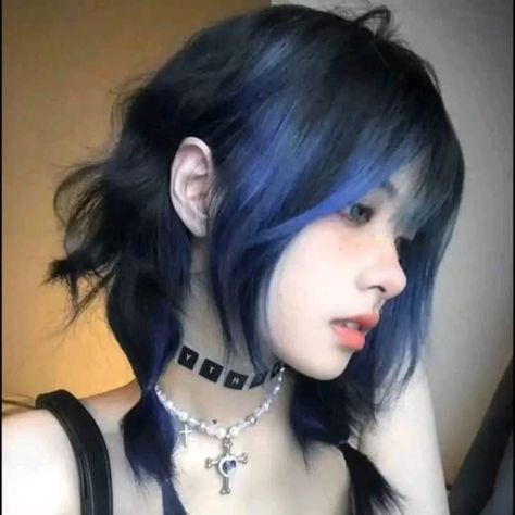 Half Colored Hair Short, Black Hair Blue Tips, Black Hair With Blue Highlights, Blue Tips Hair, Indigo Hair, Short Blue Hair, Blue Hair Highlights, Short Dyed Hair, Black Hair Aesthetic