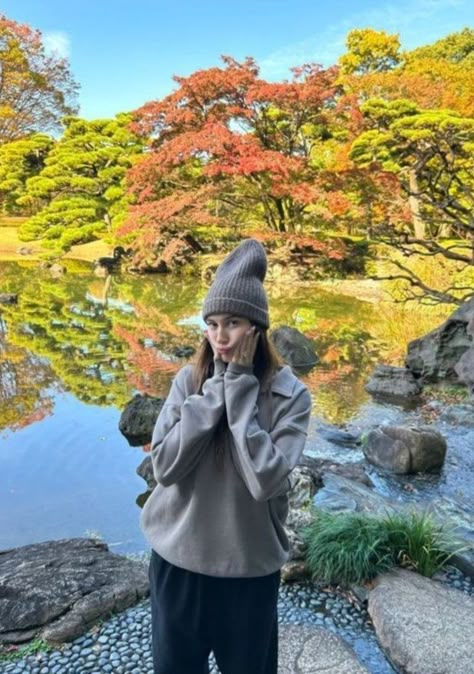 Hailey Bieber Outfits, Japan Outfits, Justin Bieber Style, Hailey Bieber Style, Hailey Baldwin Style, Gloomy Day, Popular People, Arab Fashion, Japan Photo