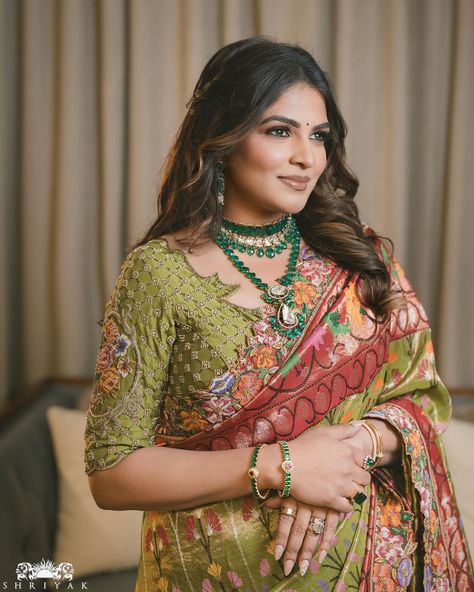 Viranica Manchu | Happy Ugadi 🥭💜♥️💛💚 Outfits: @viranicaofficial Jewelry: @vasundharadiamondrf HMU: @pixelperfectmakeup_visali | Instagram Veronica Manchu, Viranica Manchu, Gold Silk Saree, Happy Ugadi, Bridal Jewellery Earrings, Bridal Necklace Designs, Latest Blouse Designs Pattern, New Saree Blouse Designs, Long Gown Dress