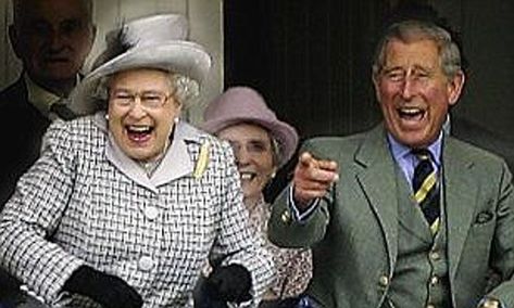 Queen Elizabeth Funny, Alice Of Battenberg, Enjoying The Moment, Prinz Charles, Laugh Meme, Charles And Camilla, Reine Elizabeth Ii, Highland Games, Elisabeth Ii