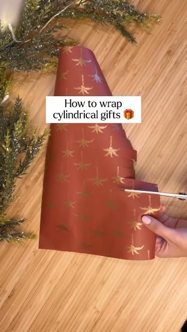 Nice Gift Wrapping Ideas, Christmas Food Gift Wrapping Ideas, Cute Xmas Wrapping Ideas, Cute Christmas Present Wrapping, Gold Wrapped Gifts, Christmas Present Gift Wrapping Ideas, Gift Raping Ideas For Christmas, How To Rap Christmas Presents, Gift Wrap Techniques