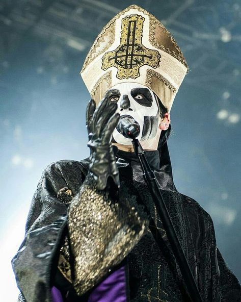 Terzo Cosplay, Collective Effervescence, Mary Goore, Papa Ghost, Papa Iii, Papa Emeritus Iii, Nameless Ghouls, Tobias Forge, Papa Emeritus