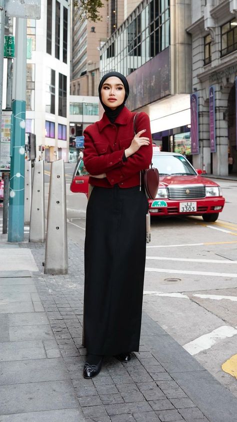 Black Outfit Hijab, Red Black Outfit, Pose Fotografi, Outfit Hijab, Inspo Outfit, Ootd Hijab, Mix N Match, Black Outfit, Black And Red