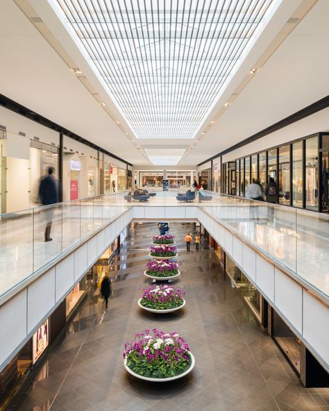 Shops at Riverside | 5+Design Luxury Mall Interior, Mall Interior Design Architecture, Small Mall Design, Mall Interior Design, Bloxburg Mall, Mall Architecture, Mall Interior, Entrance Foyer Design, Shopping Mall Interior