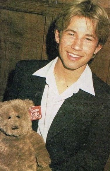 Jonathan Taylor Thomas attends the New York premiere of “Wild America” held at the Sony IMAX Theatre in New York City in July 1997. Johnathon Taylor Thomas, 90s Boys, Devon Sawa, Frances Fisher, Jonathan Taylor Thomas, I'm Jealous, Jonathan Taylor, Thomas Pink, Im Jealous