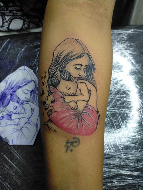 Mom Son Tattoo, Maa Tattoo, Brother And Sister Tattoo Ideas, Son Tattoos, Sister Tattoo Ideas, Mom Dad Tattoo Designs, Brother Sister Tattoo, Son Tattoo, Dad Tattoo