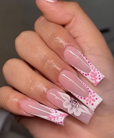 Classe Azul Nails, Nail Inspo Mexican, Pink Clase Azul Nails, Barro Nail Design, Pink Nail Sets Long, Creative Acrylic Nail Designs, Pink Mexican Nails, Vaquera Nails, Cantarito Nails