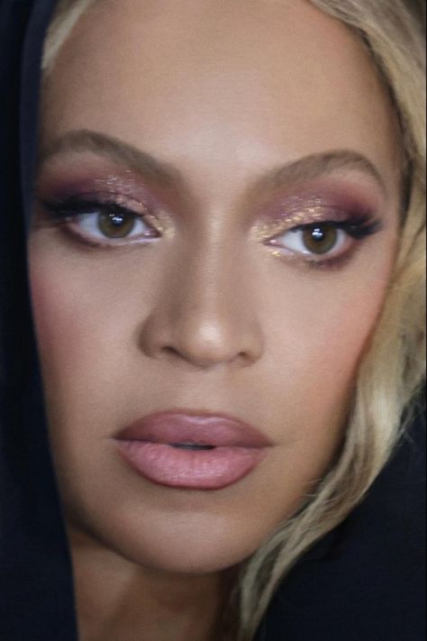 Beyoncé Beyonce Eyes, Beyonce Birthday, Beyonce Makeup, Beyonce Pictures, Beyonce Photos, Queen Bee Beyonce, Girly Makeup, Beyonce Knowles Carter, Beyonce Style