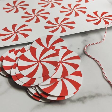 Diy Christmas Peppermint Decorations, Red Xmas Decorating Ideas, Peppermint Decorations Christmas, Christmas Decor Printables Free, Paper Candy Decorations, Peppermint Door Decoration, Candyland Decorations Diy Free Printable, Candy Cane Hallway Decorations, Free Printable Gumdrop Template