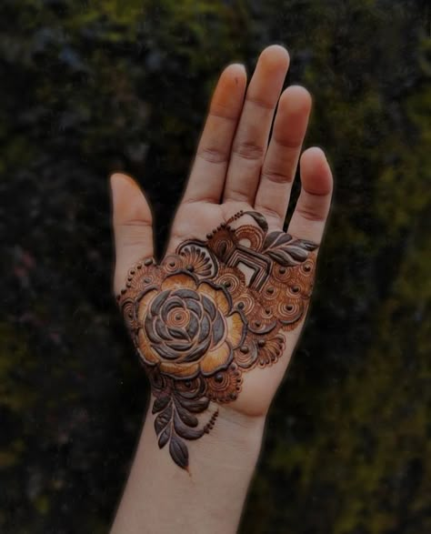 Mehndi Art Designs Front, Short Mehndi Design, Front Mehndi Design, Palm Mehndi Design, Rose Mehndi Designs, Mehndi Design Pictures, Very Simple Mehndi Designs, Simple Mehndi Designs Fingers, Engagement Mehndi Designs