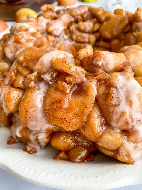 Simple Apple Fritter Monkey Bread - Midwest Life and Style Blog Monkey Bread Apple Fritter, Apple Cider Monkey Bread, Apple Cinnamon Monkey Bread Pillsbury, Apple Monkey Bread Recipe, Apple Fritter Monkey Bread Recipe, Monkey Bread With Apples, Monkey Bread Apple, Apple Pie Monkey Bread Recipe, Apple Baked Goods